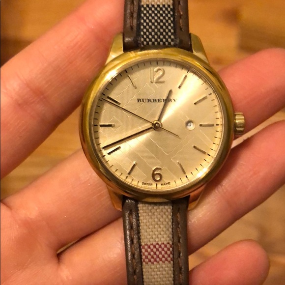 Burberry Women’s Watch with Box and Tag - Picture 2 of 8